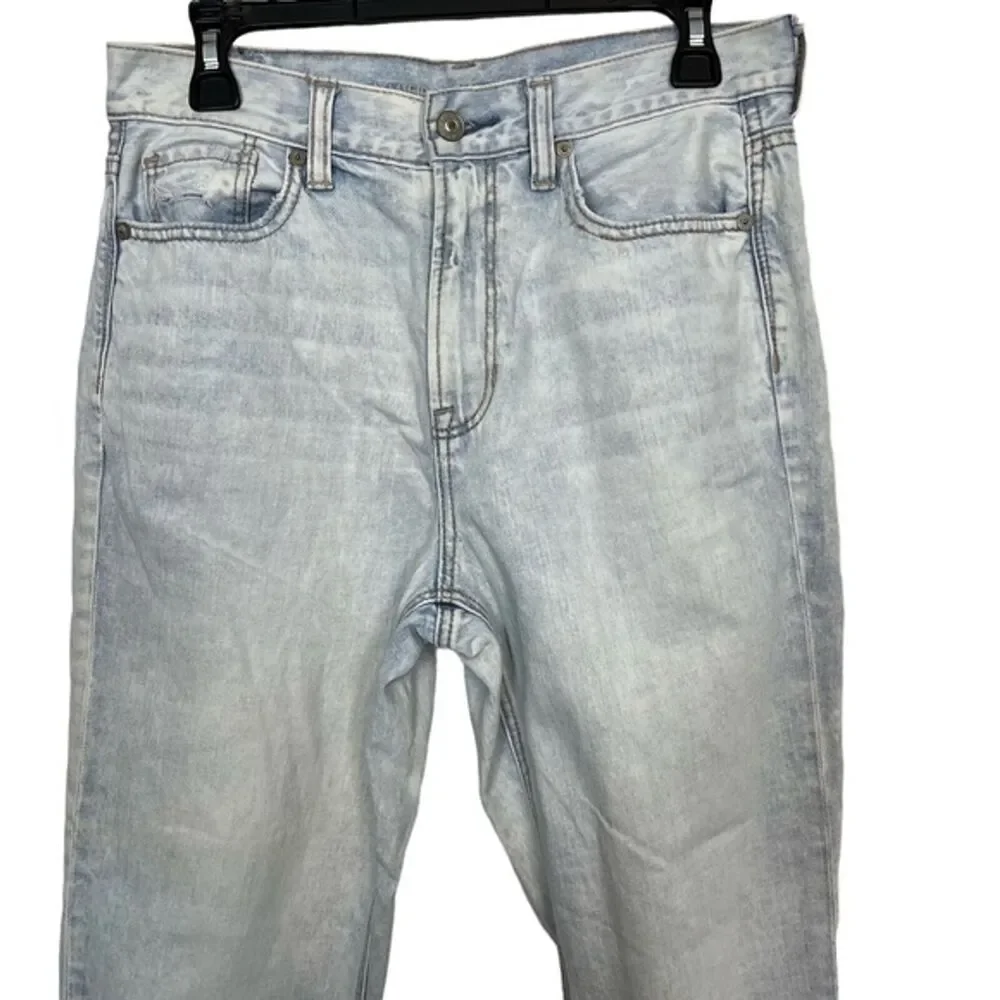 AMERICAN EAGLE MOM JEAN High Rise Distressed Light Blue Wash Raw Hem Jeans sz 4